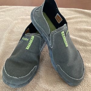 Cushe Men's Slippers, loafers size  9 US green tan camo neon green trim slip on